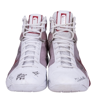2008-09 Steph Curry Game Used and Team Signed Pair of Davidson College Nike Sneakers - One Signed/Inscribed By Curry - One Team Signed - (MEARS & Beckett)